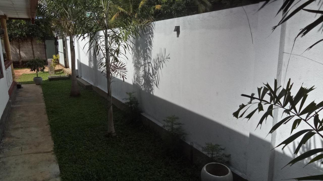 Umaya Holiday Home Anuradhapura Kültér fotó